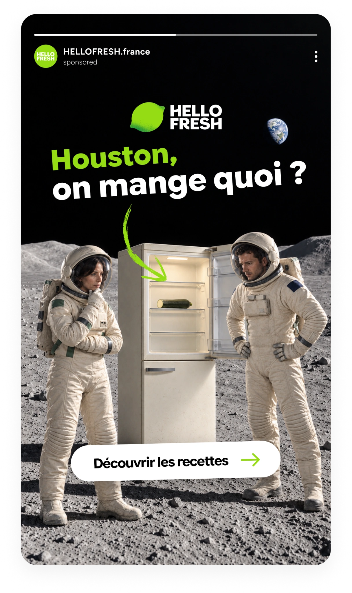 Story HelloFresh : Houston, on mange quoi ? Deux astronautes devant leur frigo sur la Lune.